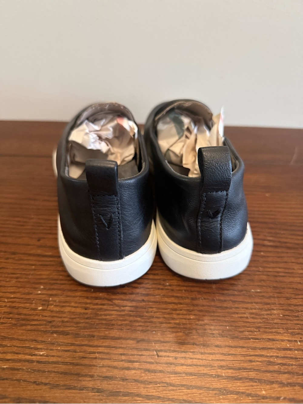 Vionic Uptown Willa Black Slip-On Leather Sneakers with White Sole NEW - Picture 6 of 8